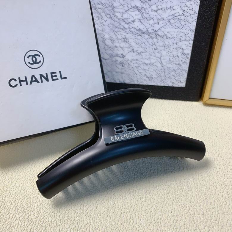Balenciaga Hair Grab Clip  (4)